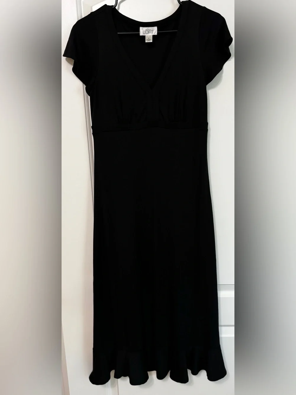 ann taylor loft black dress NWT RACERBACK CAMI Stylish Casual Lite Summer Size 2 Ann Taylor LOFT Black V-Neck